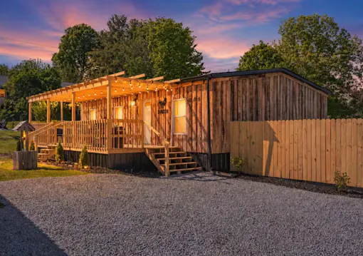 Triple R Lodging, LLC