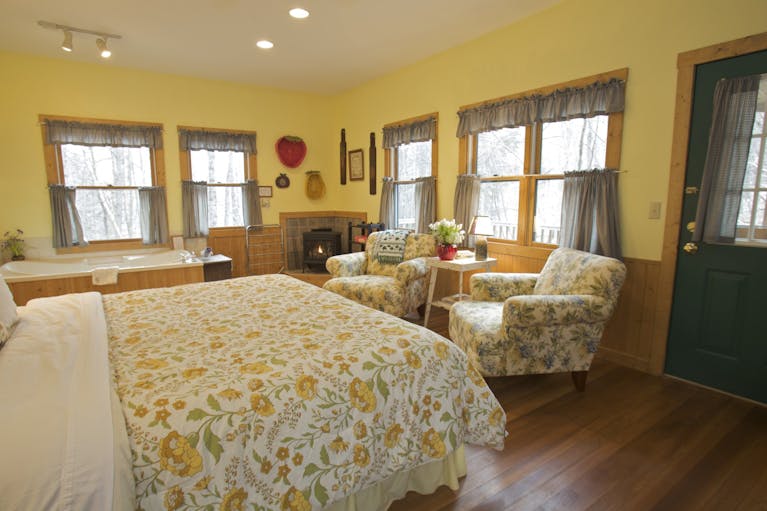 Inn & Spa at Cedar Falls Cabins