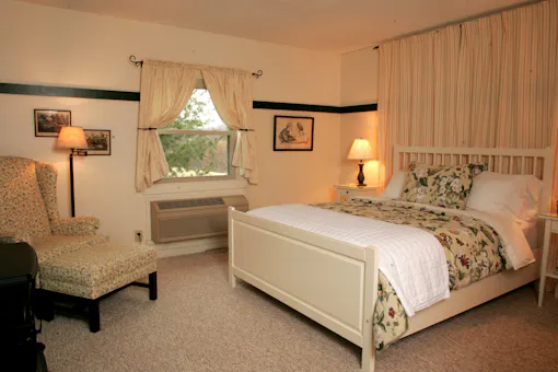 Inn & Spa at Cedar Falls B&B