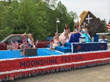 Upcoming Hocking Hills Events Festivals Explore Hocking Hills Logan Ohio Christmas Parade 2021