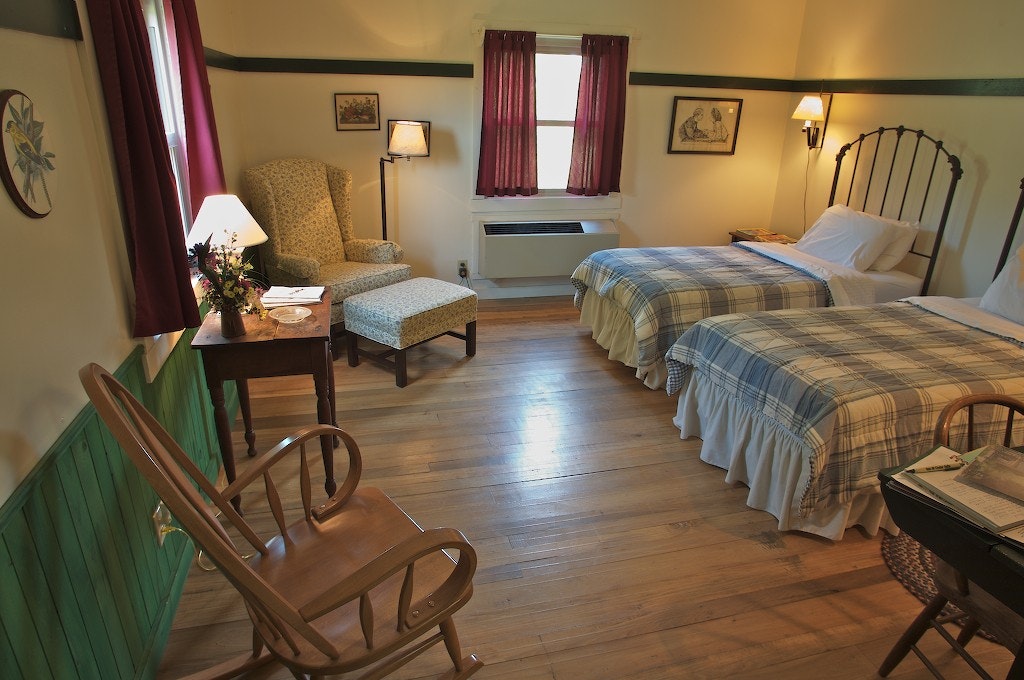 Inn & Spa At Cedar Falls B&B