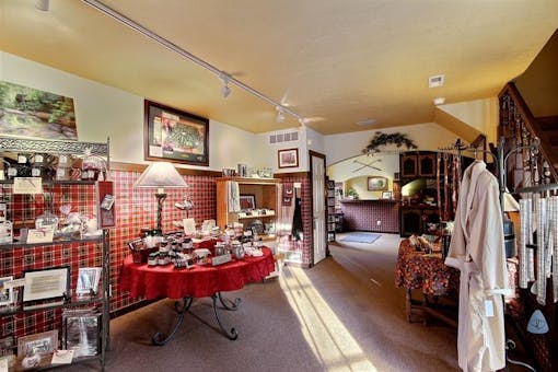 Glenlaurel, A Scottish Inn & Cottages (Gift Shop)